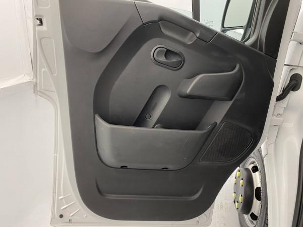 Vente en ligne Renault Master 3 Châssis Cabine MASTER CDC PROP RJ3500 L4 DCI 130 au prix de 30 990 €