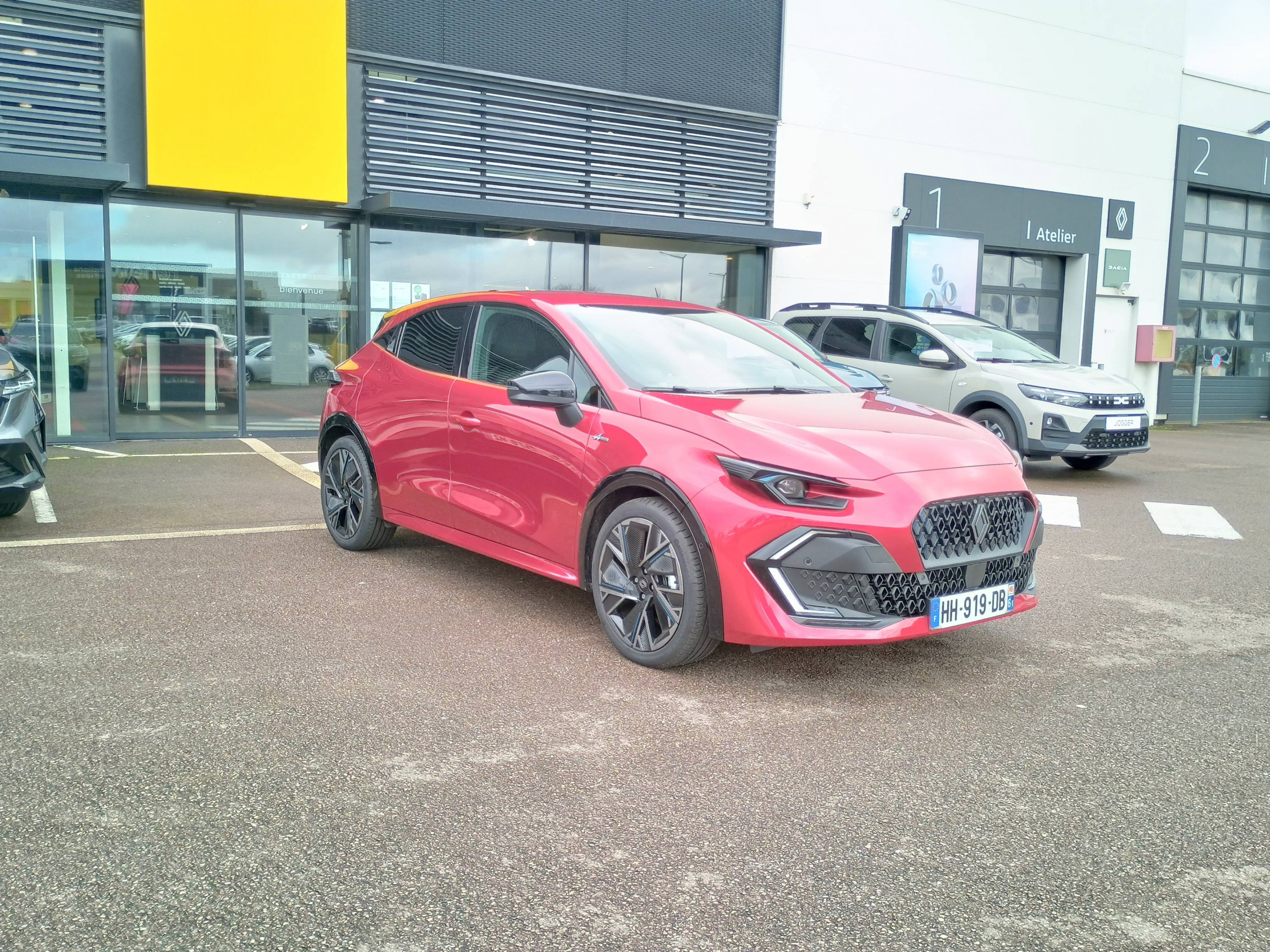 Vente en ligne Renault Clio 6 Clio E-Tech full hybrid 160 ch au prix de 28 800 €