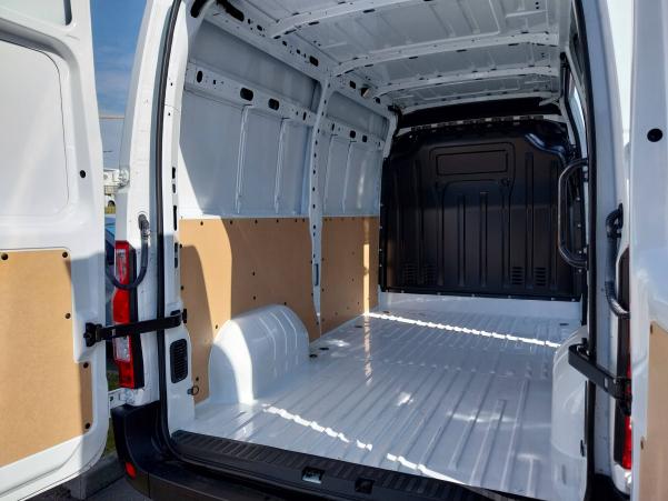 Vente en ligne Renault Master Fourgon MASTER FGN TRAC F3300 L2H2 BLUE DCI 135 au prix de 29 991 €
