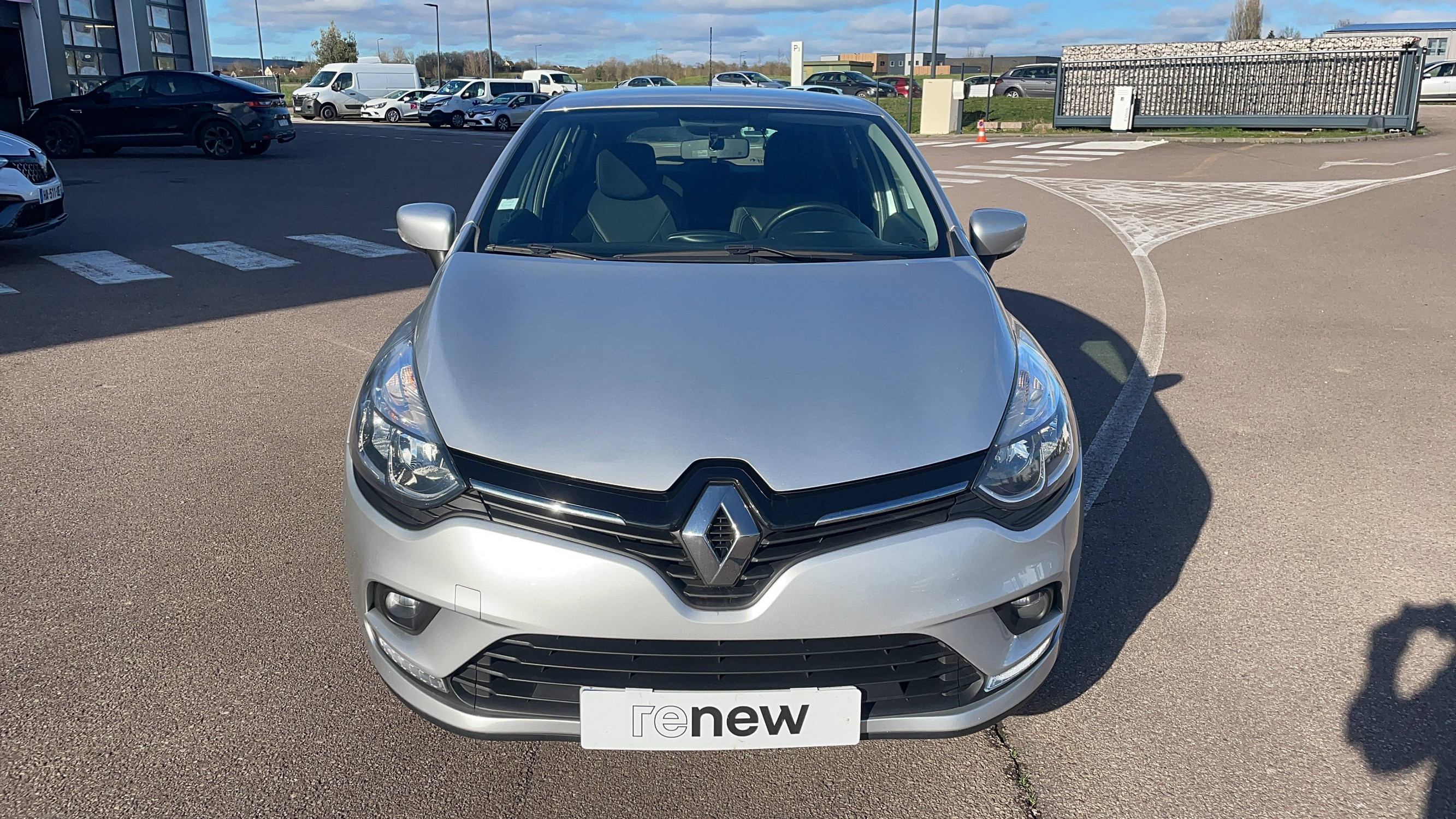 Vente en ligne Renault Clio 4 Clio dCi 90 E6C au prix de 11 790 €