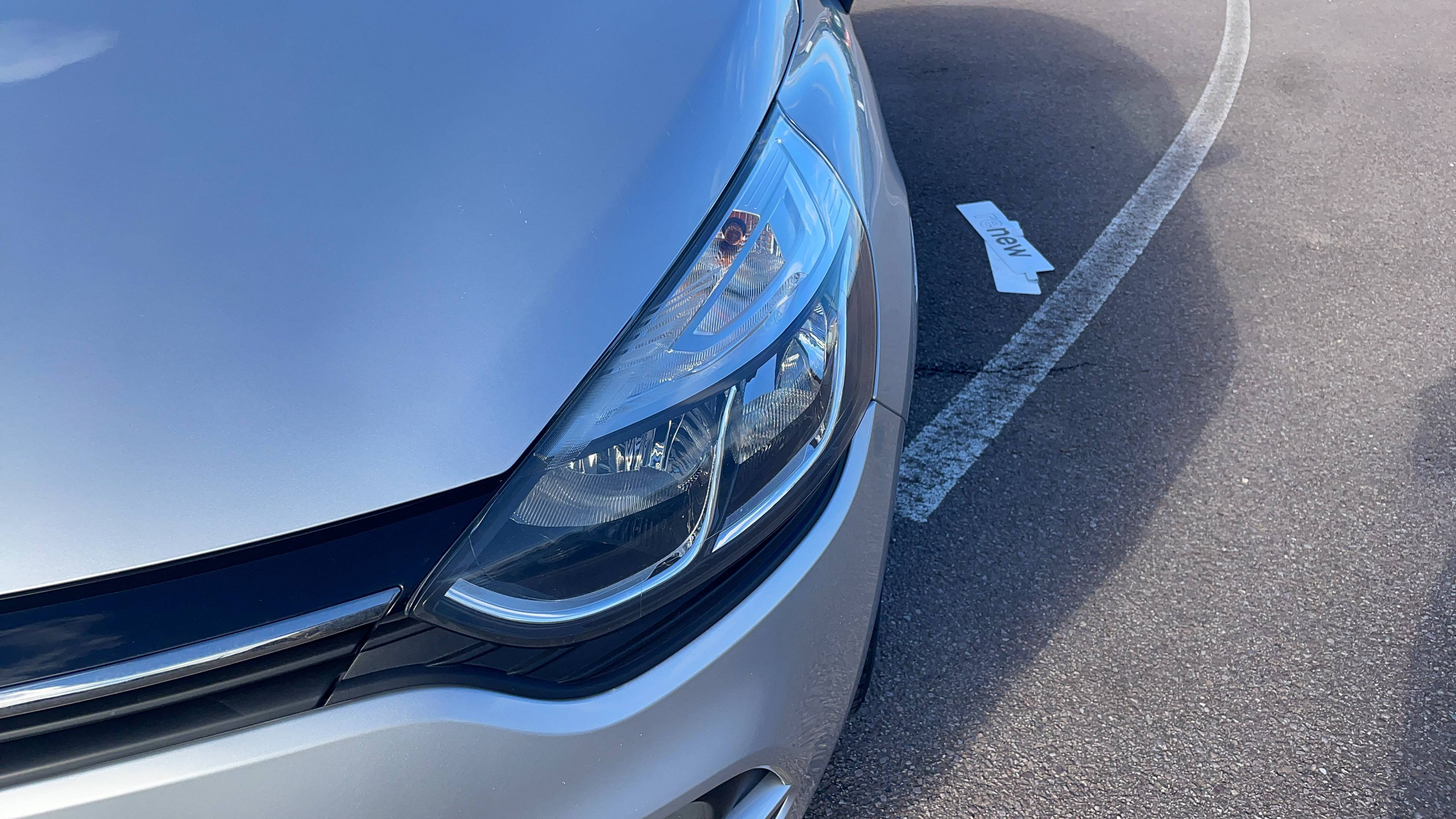 Vente en ligne Renault Clio 4 Clio dCi 90 E6C au prix de 11 790 €