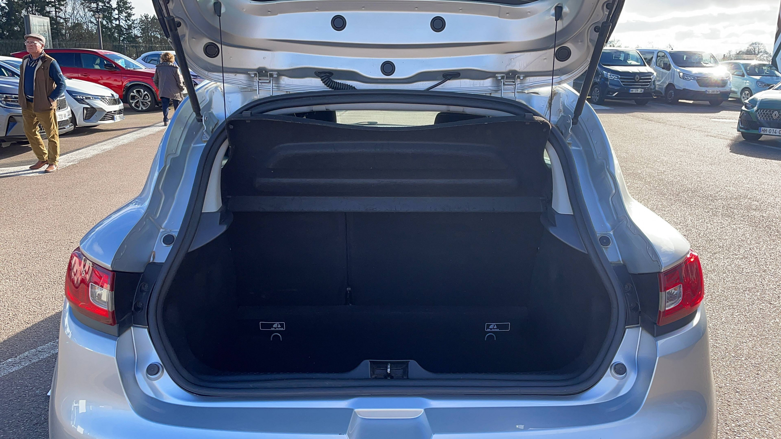 Vente en ligne Renault Clio 4 Clio dCi 90 E6C au prix de 11 790 €