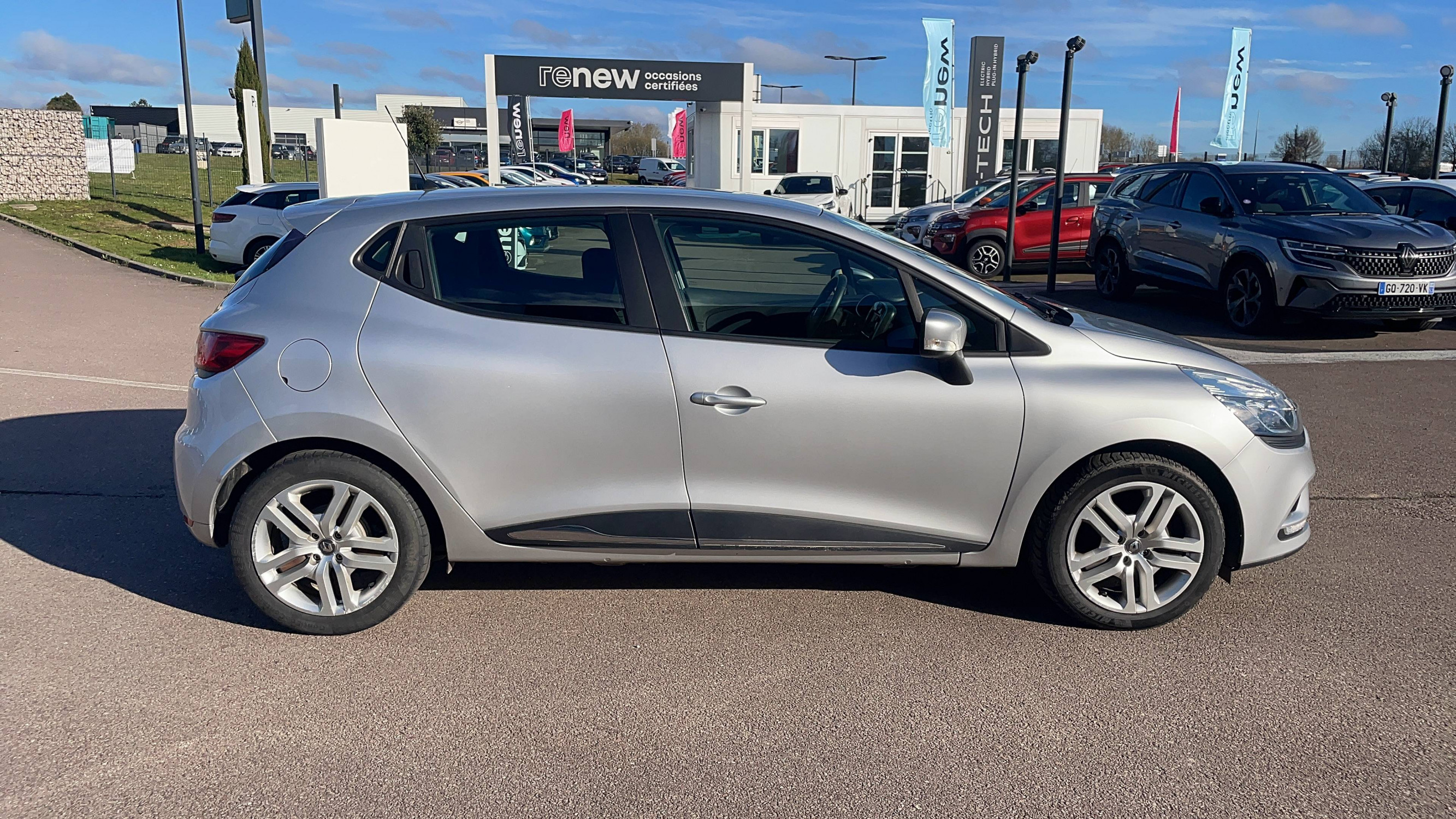 Vente en ligne Renault Clio 4 Clio dCi 90 E6C au prix de 11 790 €