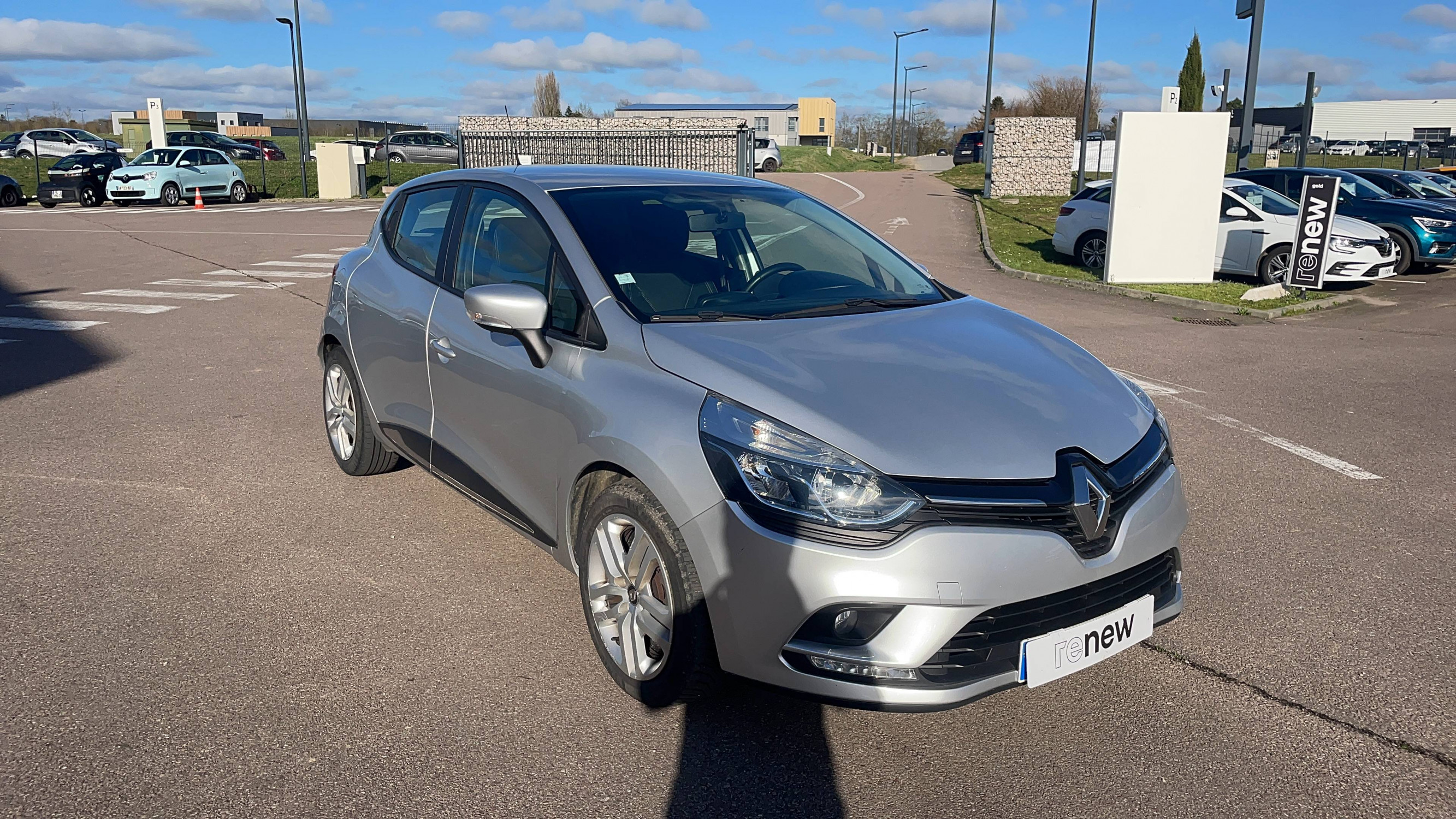 Vente en ligne Renault Clio 4 Clio dCi 90 E6C au prix de 11 790 €