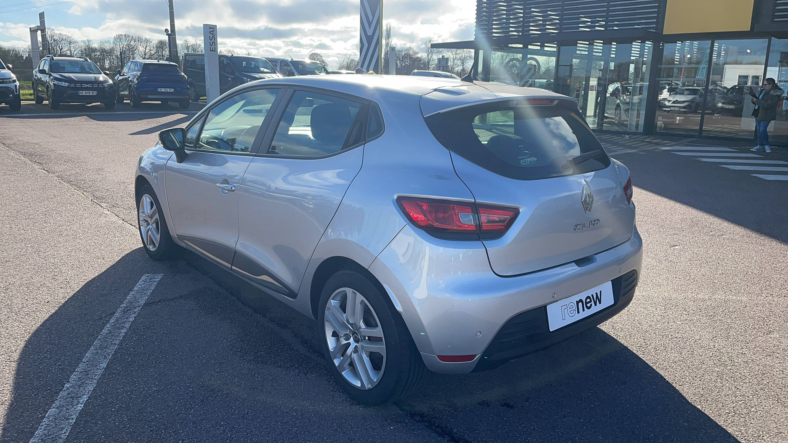 Vente en ligne Renault Clio 4 Clio dCi 90 E6C au prix de 11 790 €