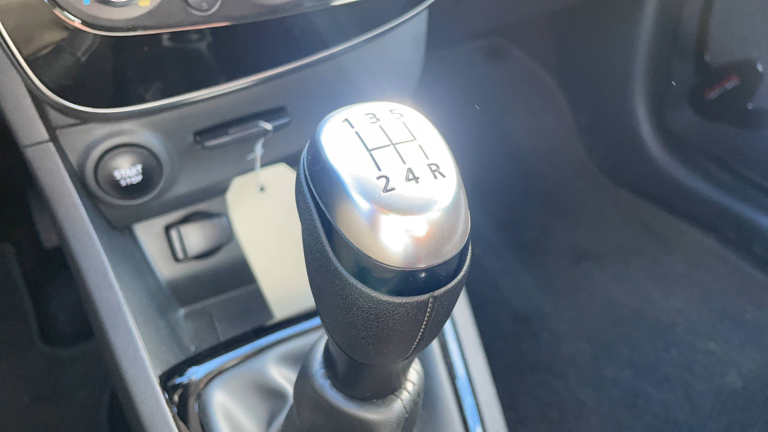 Vente en ligne Renault Clio 4 Clio dCi 90 E6C au prix de 11 790 €