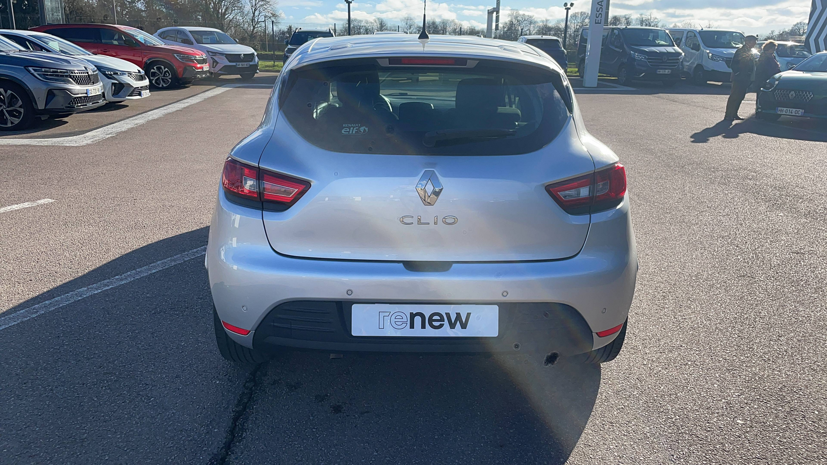Vente en ligne Renault Clio 4 Clio dCi 90 E6C au prix de 11 790 €