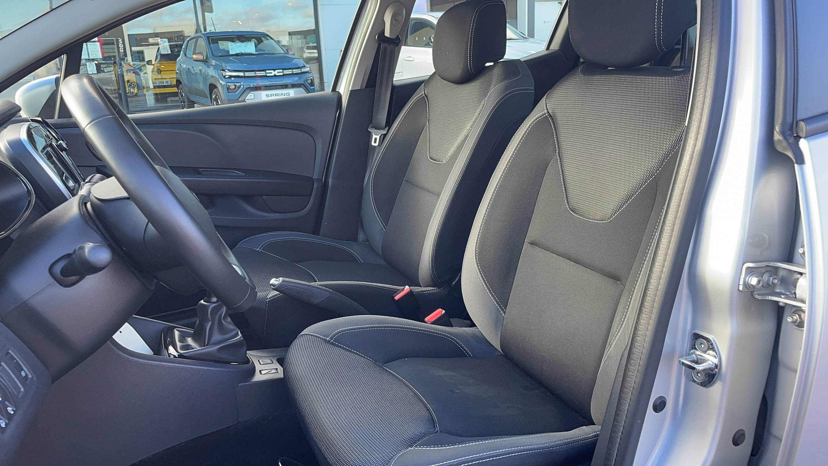 Vente en ligne Renault Clio 4 Clio dCi 90 E6C au prix de 11 790 €