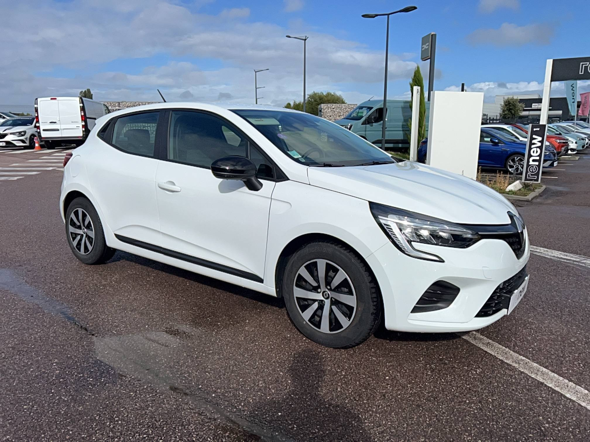 Vente en ligne Renault Clio 5 Clio E-Tech full hybrid 145 au prix de 16 191 €