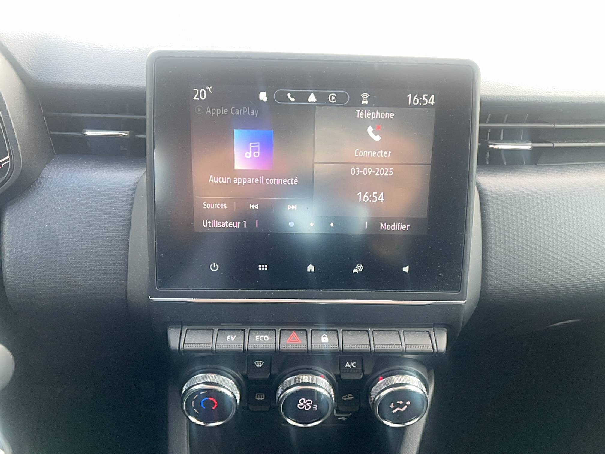 Vente en ligne Renault Clio 5 Clio E-Tech full hybrid 145 au prix de 16 191 €