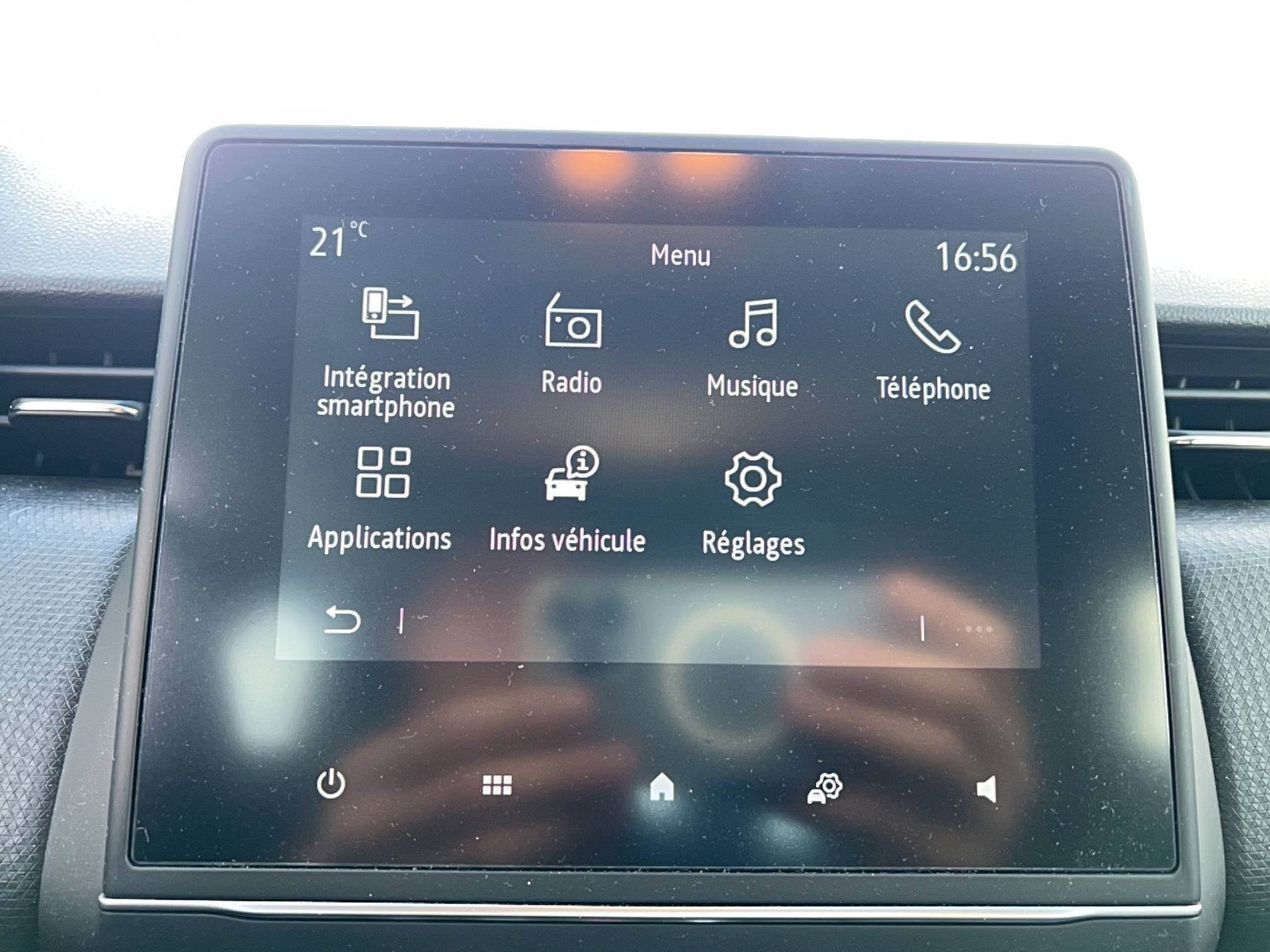 Vente en ligne Renault Clio 5 Clio E-Tech full hybrid 145 au prix de 16 191 €