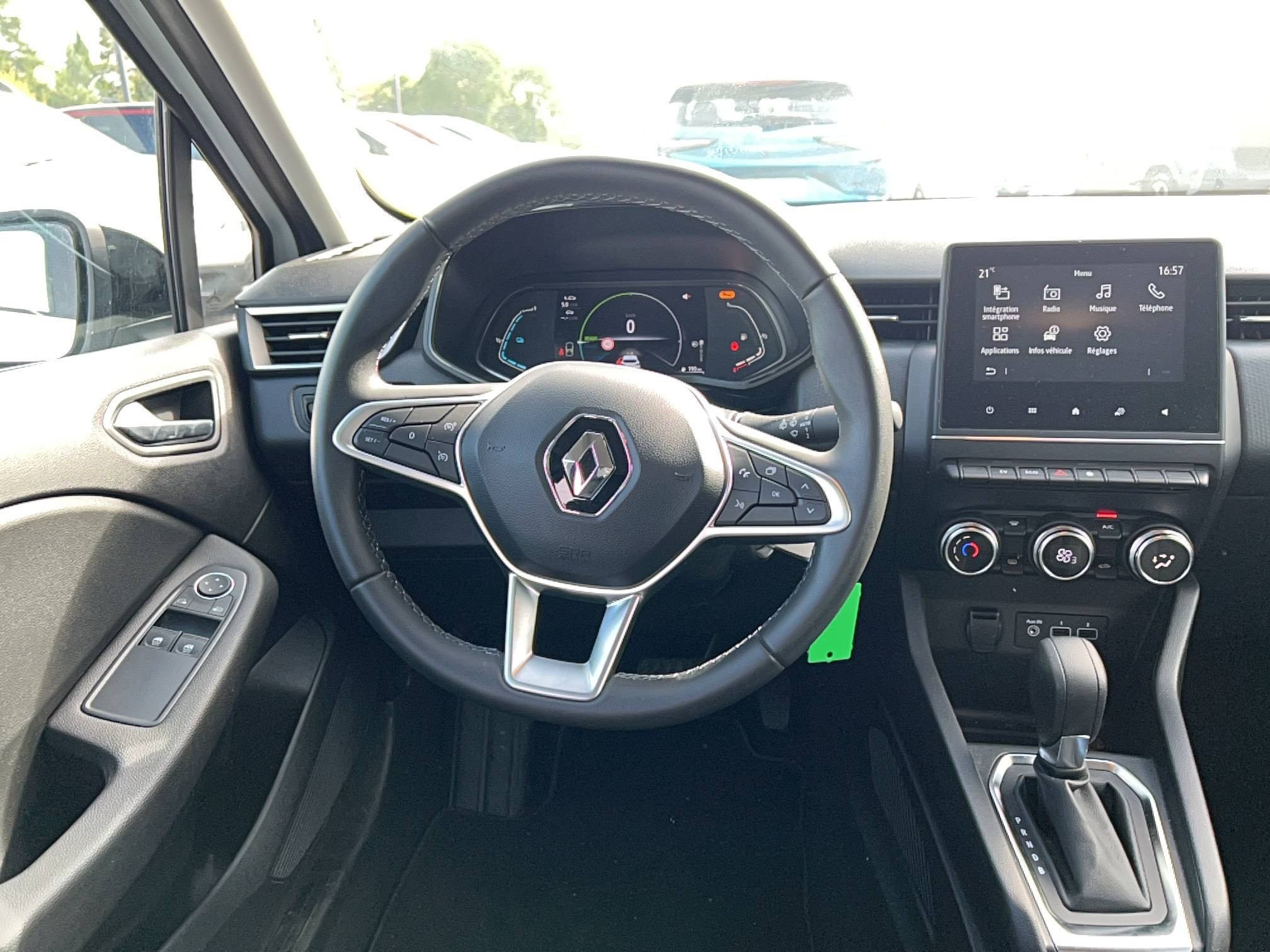 Vente en ligne Renault Clio 5 Clio E-Tech full hybrid 145 au prix de 16 191 €