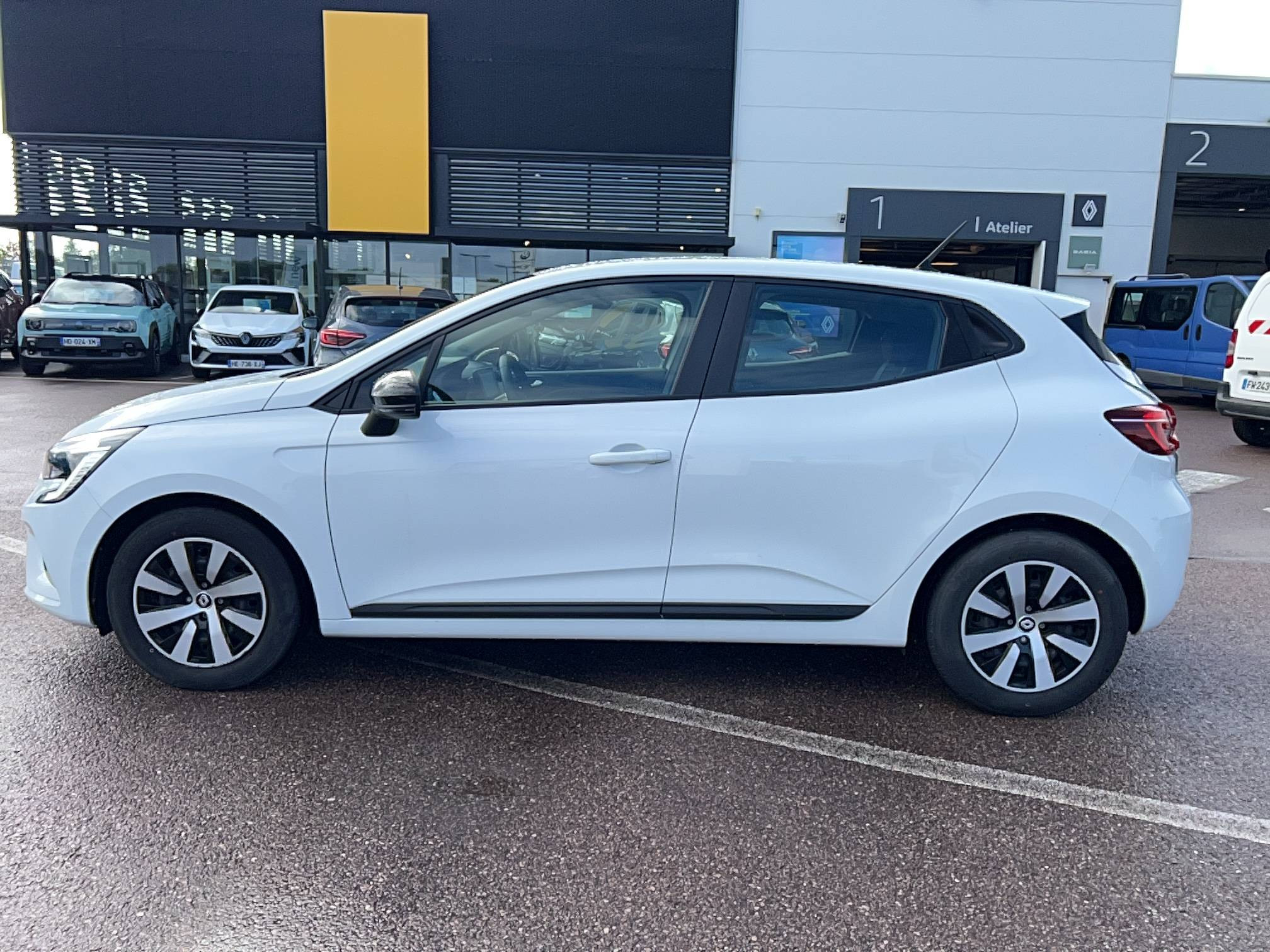 Vente en ligne Renault Clio 5 Clio E-Tech full hybrid 145 au prix de 16 191 €