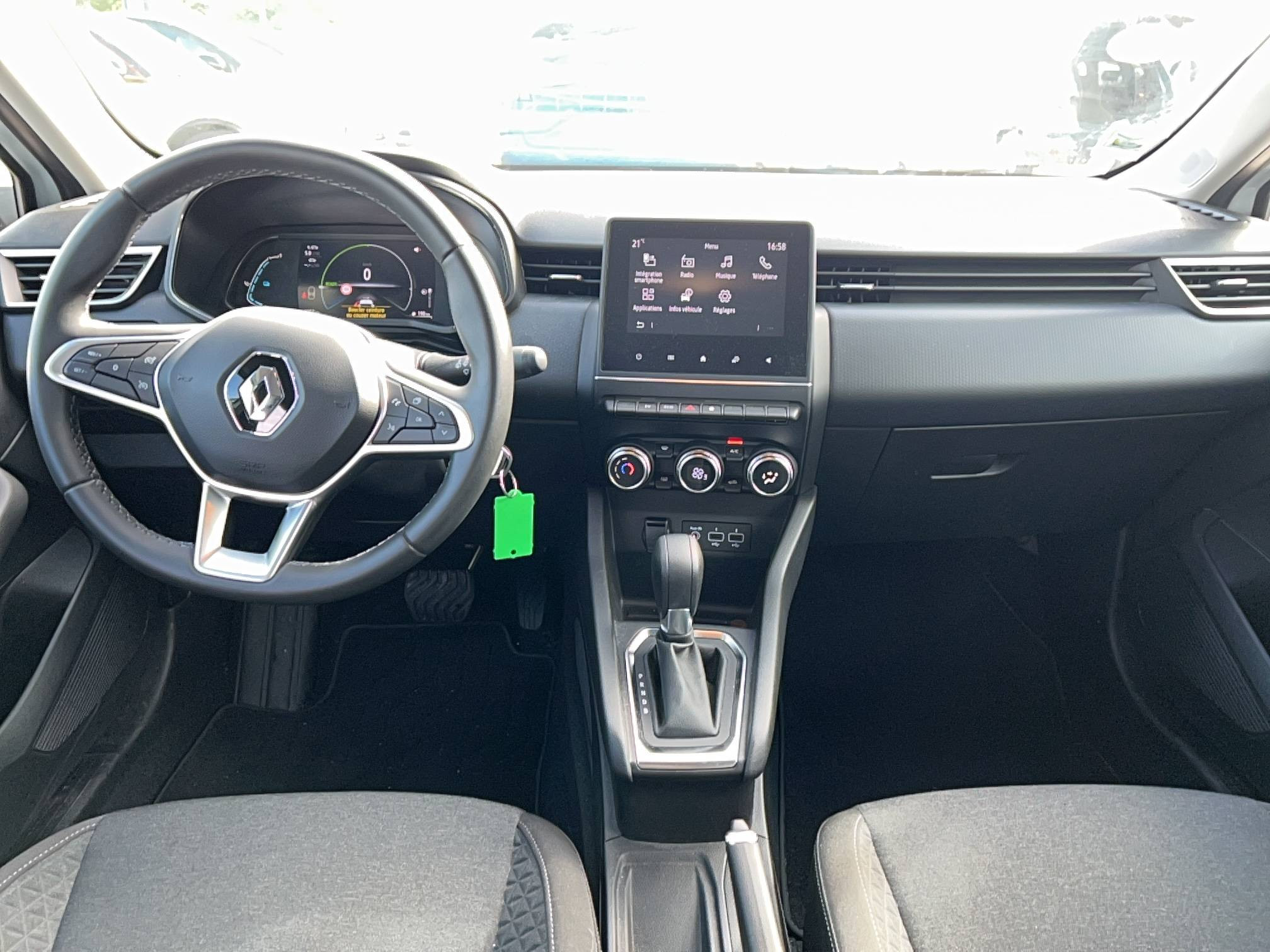 Vente en ligne Renault Clio 5 Clio E-Tech full hybrid 145 au prix de 16 191 €
