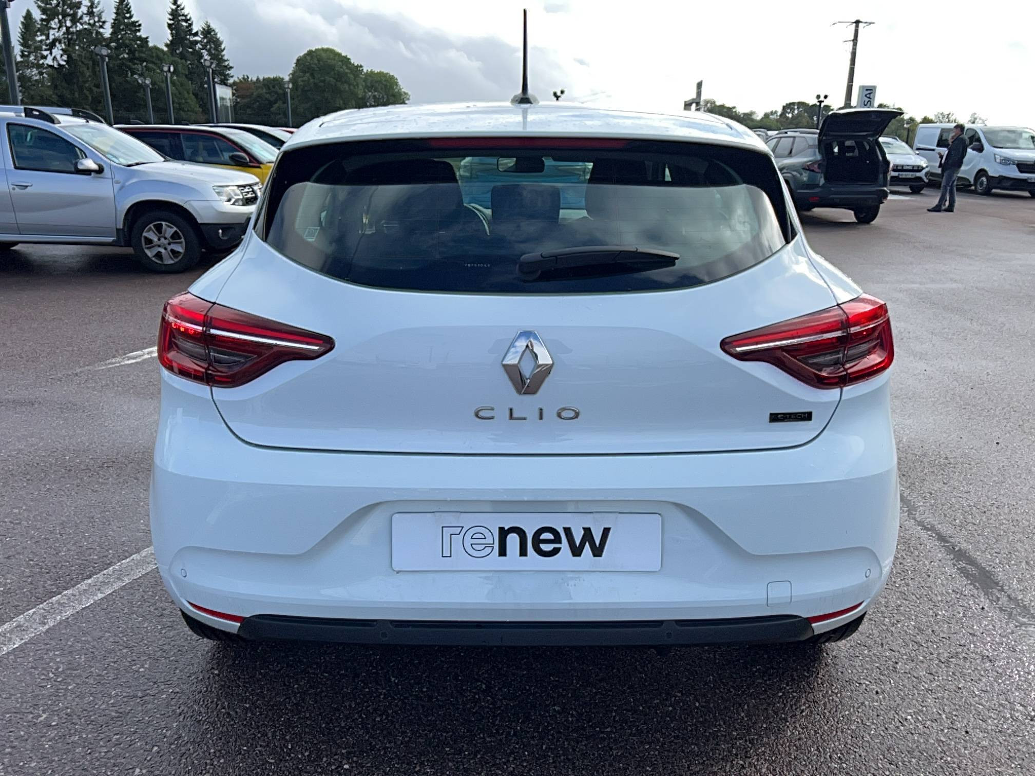 Vente en ligne Renault Clio 5 Clio E-Tech full hybrid 145 au prix de 16 191 €