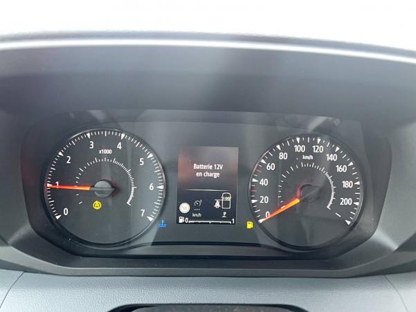 Vente en ligne Renault Master MASTER FGN TRAC 3T5 L2H2 BLUE DCI 150 au prix de 35 697 €
