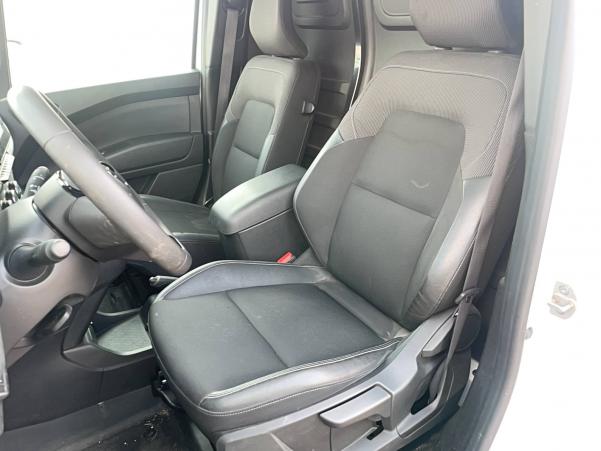 Vente en ligne Renault Kangoo Van  BLUE DCI 95 au prix de 18 189 €