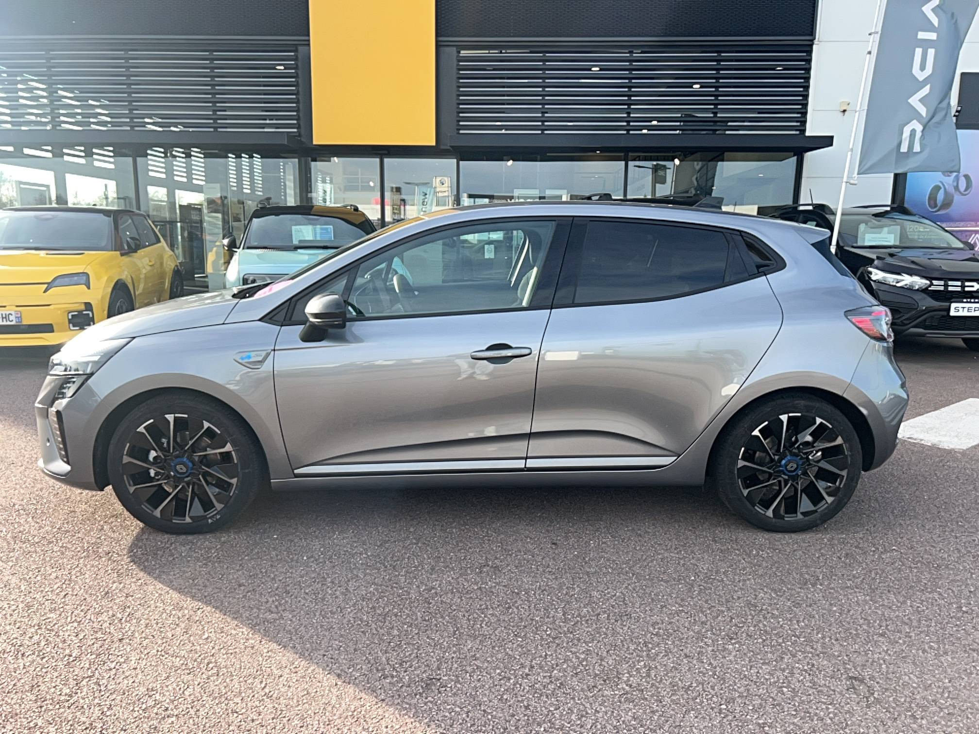 Vente en ligne Renault Clio 5 Clio E-Tech full hybrid 145 ch GSR2 au prix de 22 991 €