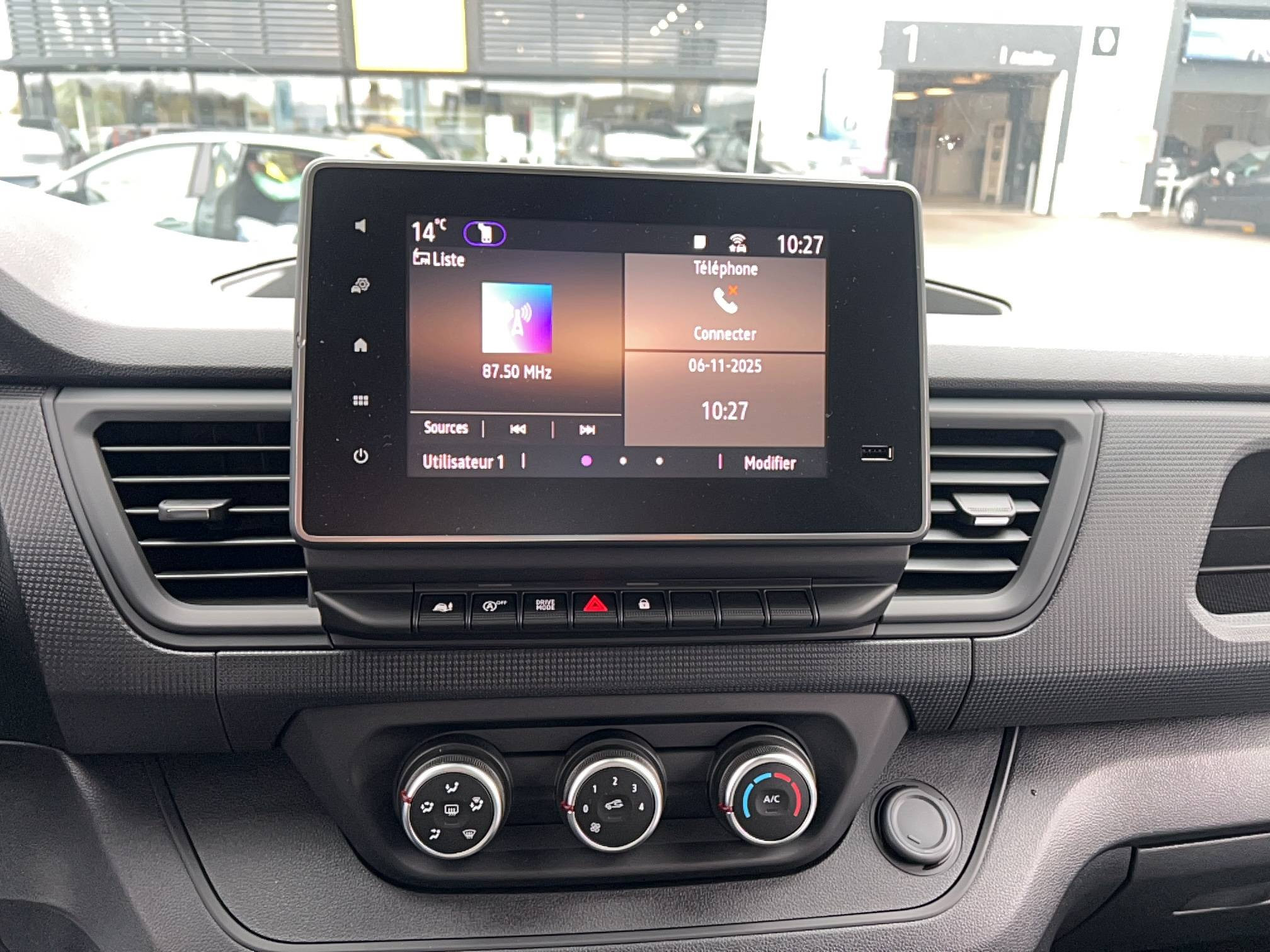 Vente en ligne Renault Trafic 3 Fourgon TRAFIC FGN L1H1 2T8 BLUE DCI 150 EDC GSR2 au prix de 34 749 €