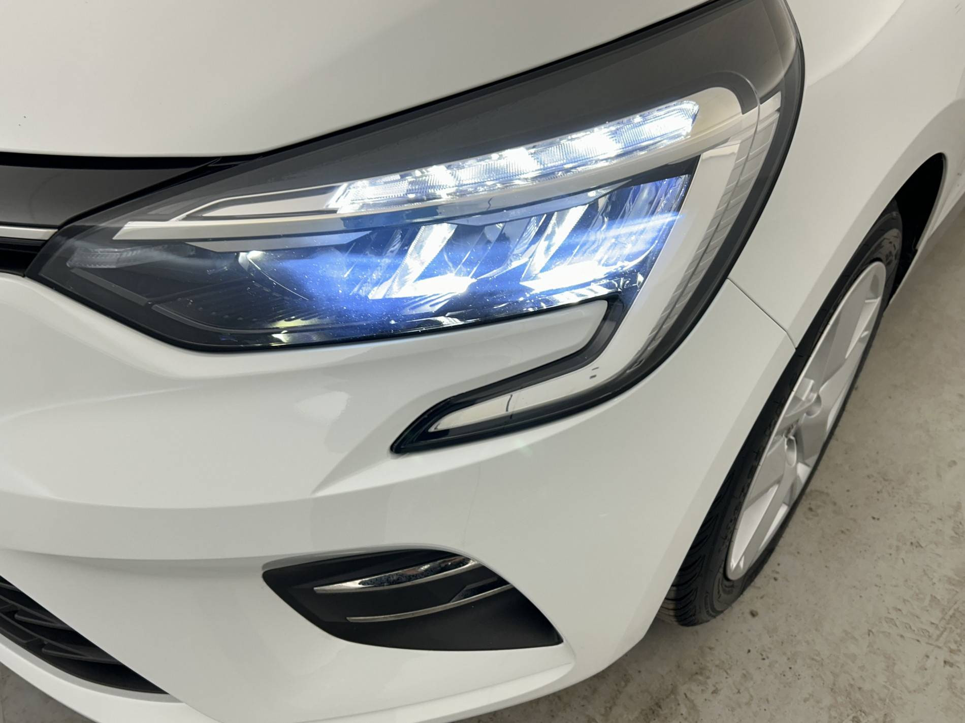 Vente en ligne Renault Clio 5 CLIO SOCIETE BLUE DCI 100 - 21N au prix de 10 991 €