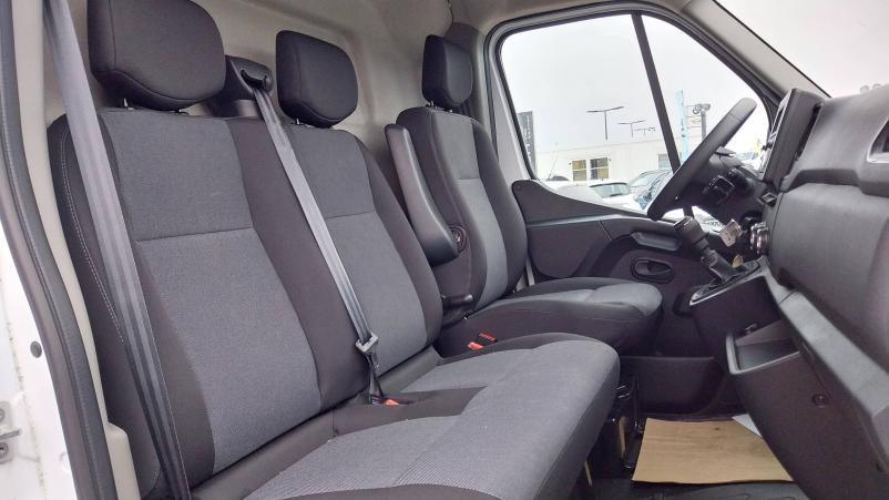 Vente en ligne Renault Master 3 Fourgon MASTER FGN TRAC F3300 L2H2 BLUE DCI 135 au prix de 32 490 €