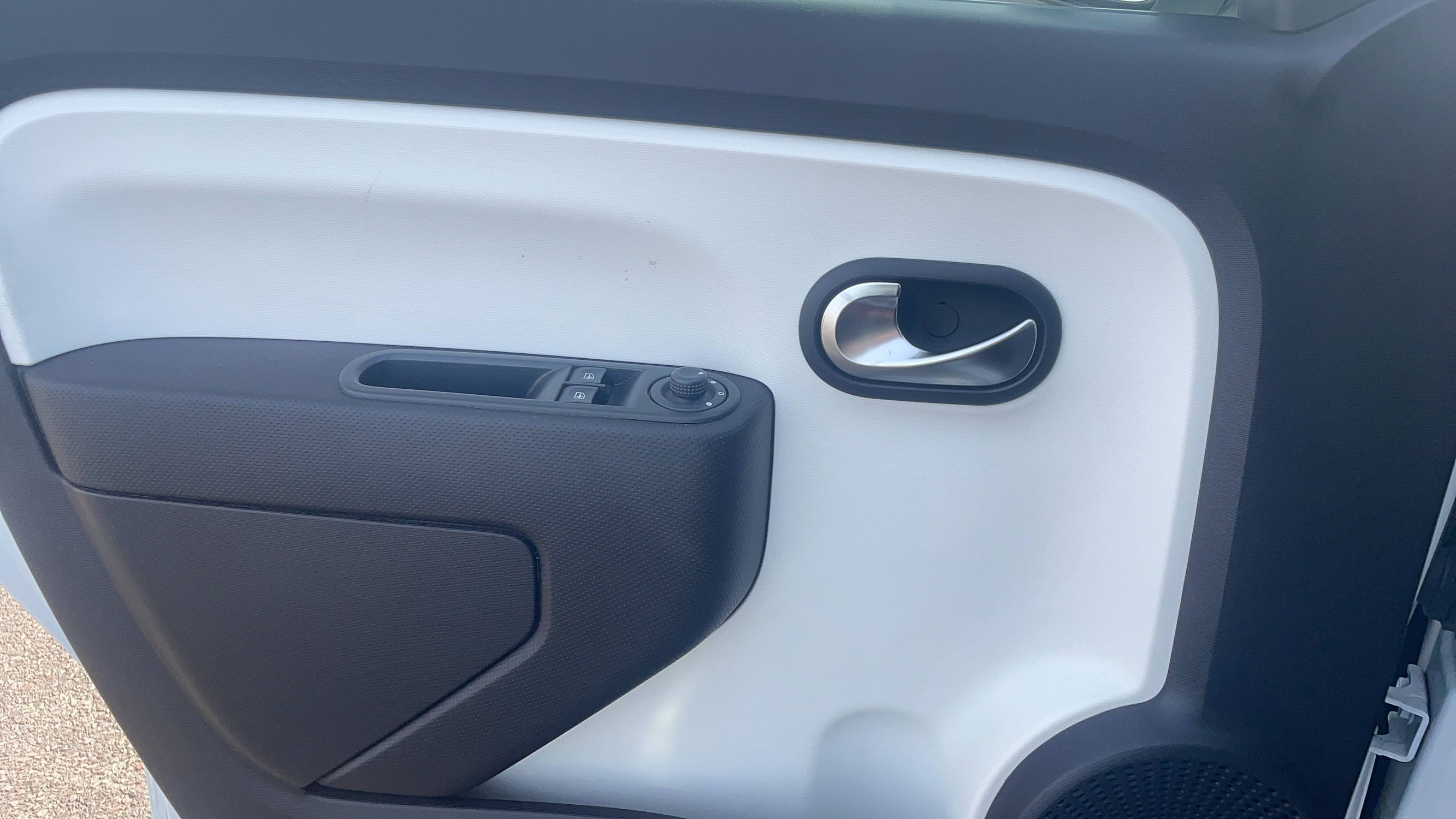 Vente en ligne Renault Twingo 3  SCe 65 - 21 au prix de 10 291 €