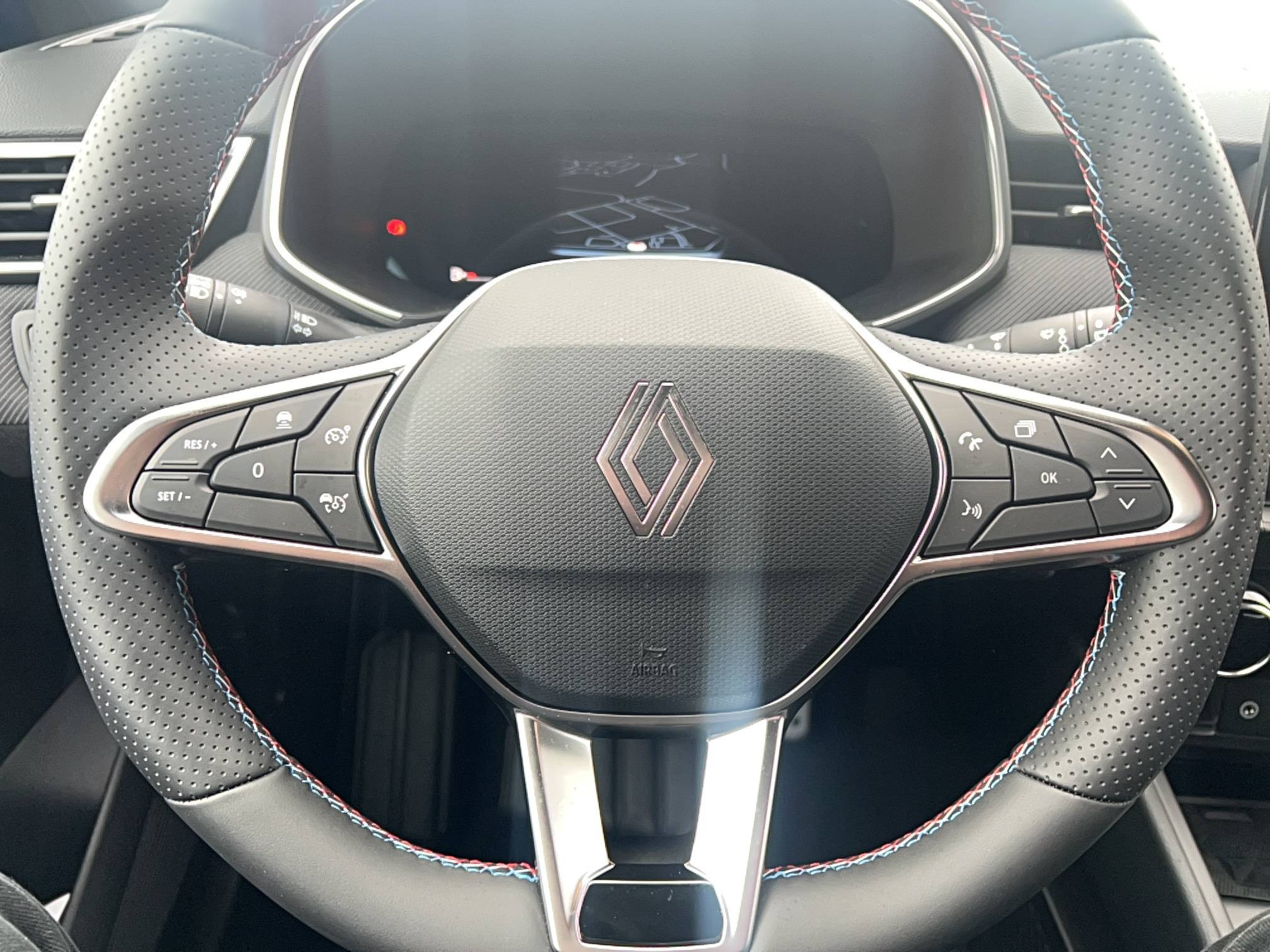 Vente en ligne Renault Clio 5 Clio E-Tech full hybrid 145 ch GSR2 au prix de 23 291 €