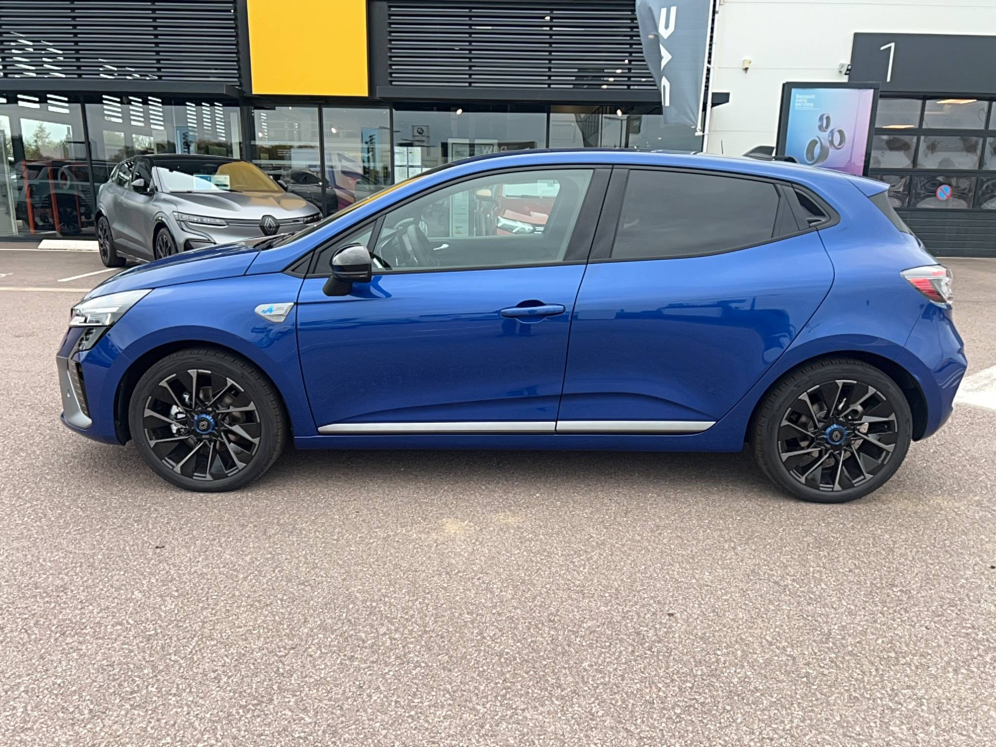 Vente en ligne Renault Clio 5 Clio E-Tech full hybrid 145 ch GSR2 au prix de 23 291 €