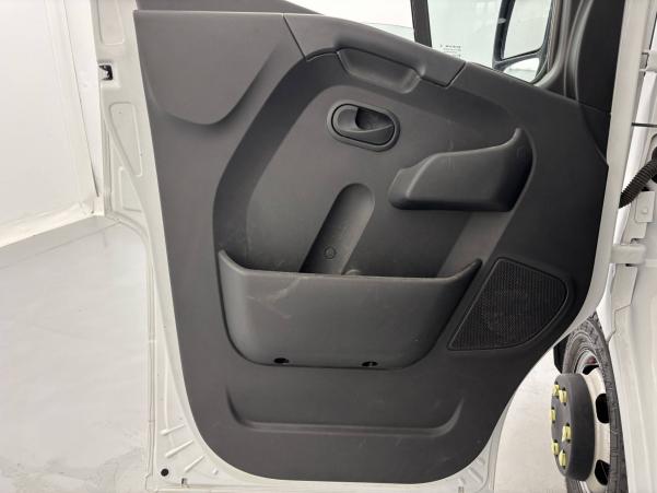 Vente en ligne Renault Master 3 Châssis Cabine MASTER CC PROP RJ3500 PAF AR COURT L2 DCI 130 au prix de 25 791 €