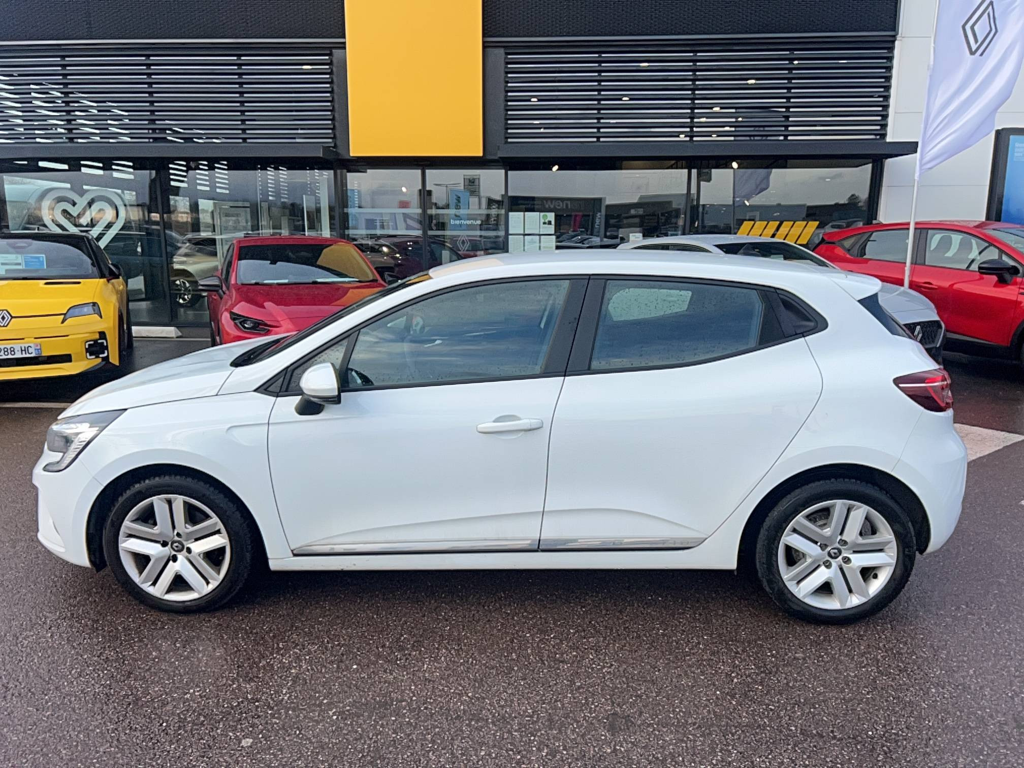 Vente en ligne Renault Clio 5 Clio Blue dCi 100 - 21N au prix de 11 991 €