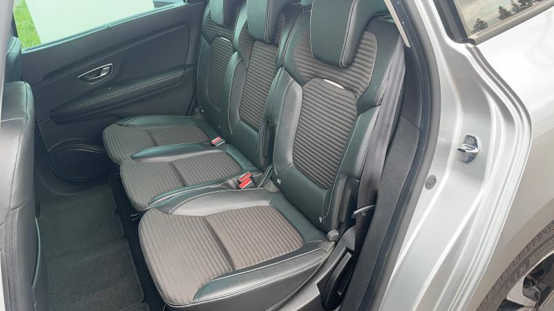 Vente en ligne Renault Grand Scenic 4 Grand Scenic Blue dCi 150 EDC au prix de 19 491 €