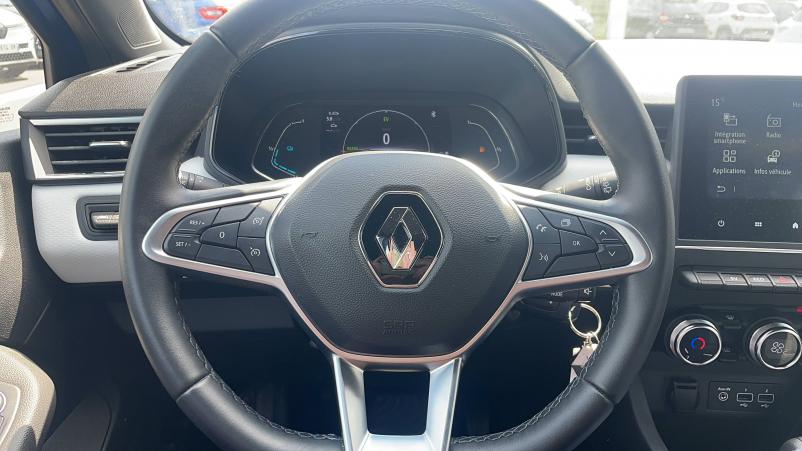 Vente en ligne Renault Clio 5 Clio E-Tech 140 - 21N au prix de 16 941 €