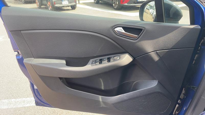 Vente en ligne Renault Clio 5 Clio E-Tech 140 - 21N au prix de 16 941 €