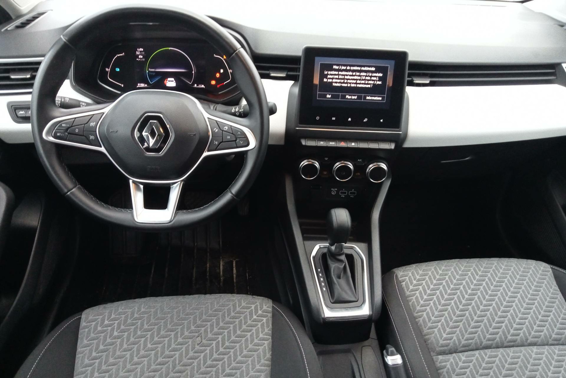 Vente en ligne Renault Clio 5 Clio E-Tech full hybrid 145 au prix de 15 991 €