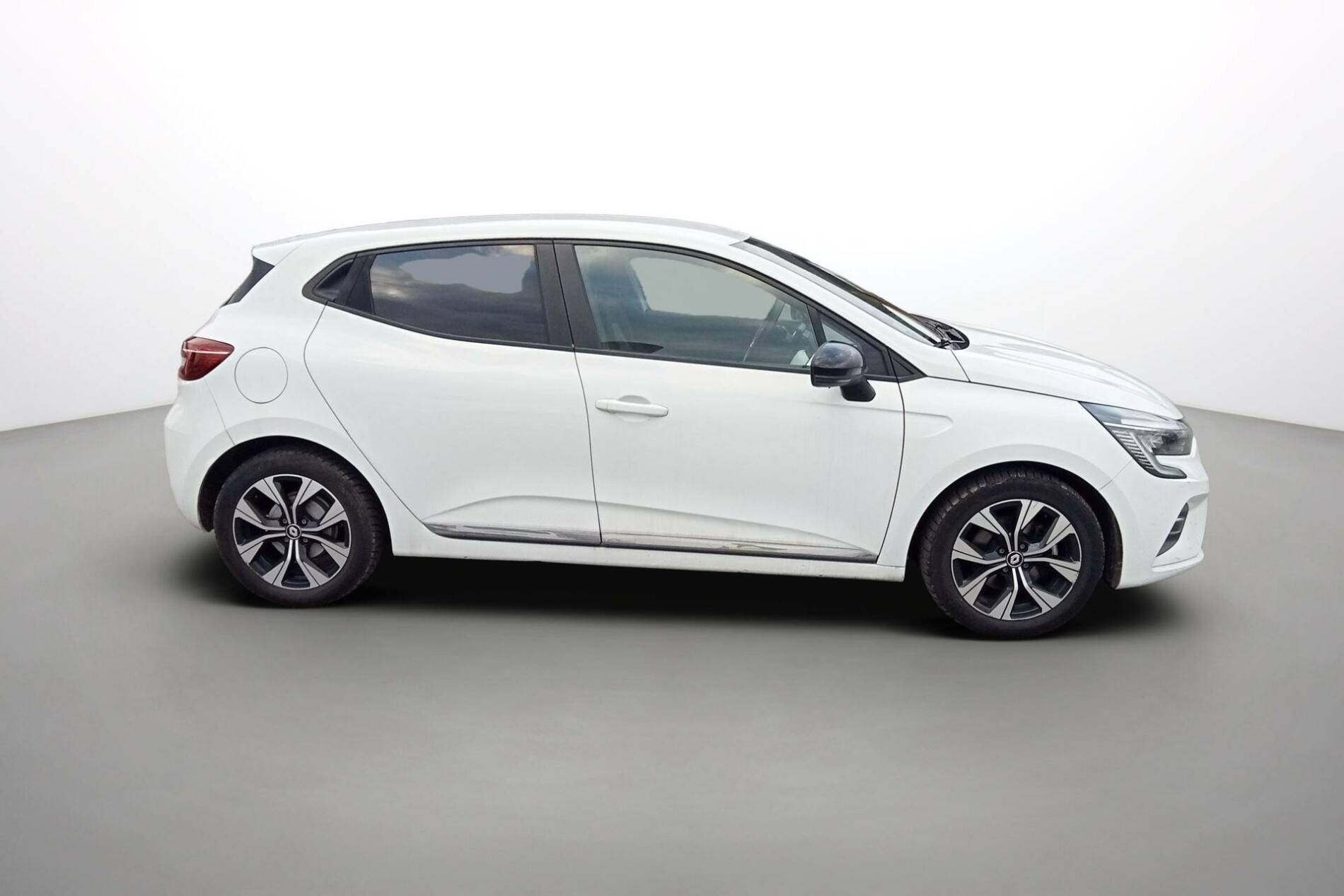 Vente en ligne Renault Clio 5 Clio E-Tech full hybrid 145 au prix de 15 991 €