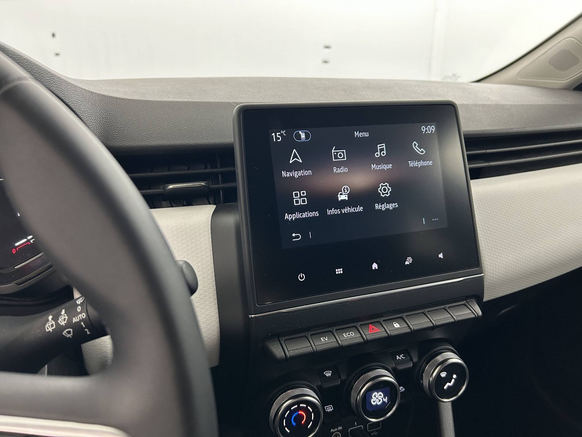 Vente en ligne Renault Clio 5 Clio E-Tech full hybrid 145 au prix de 16 991 €