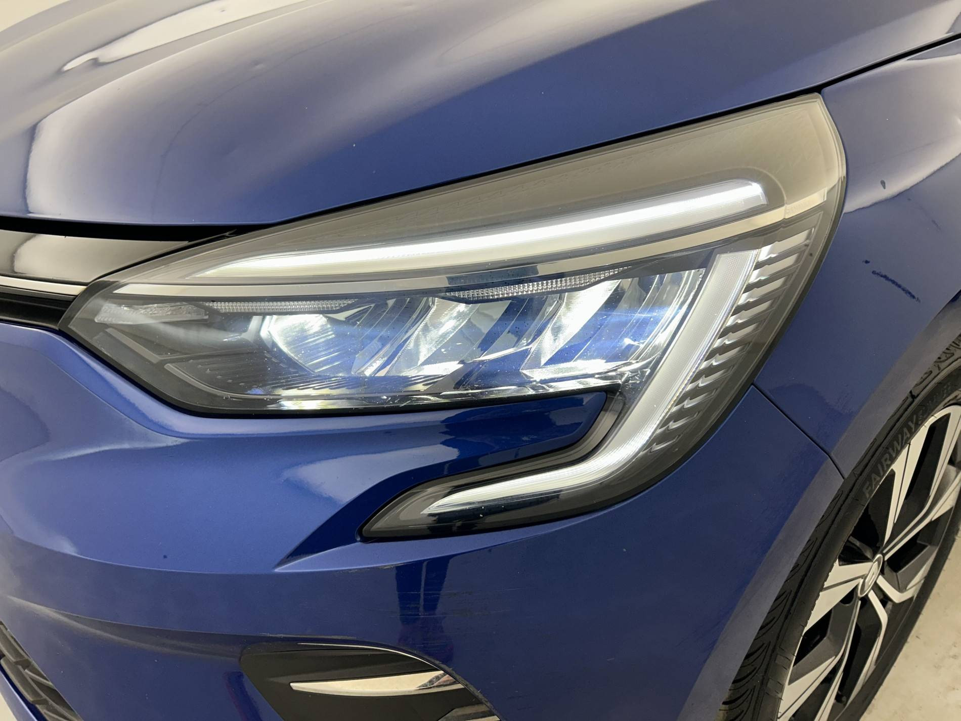 Vente en ligne Renault Clio 5 Clio E-Tech full hybrid 145 au prix de 16 991 €