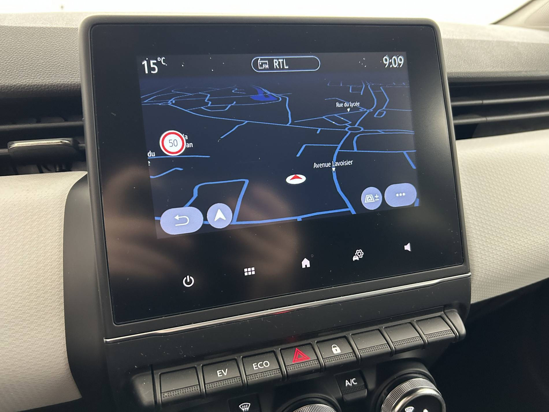 Vente en ligne Renault Clio 5 Clio E-Tech full hybrid 145 au prix de 16 991 €