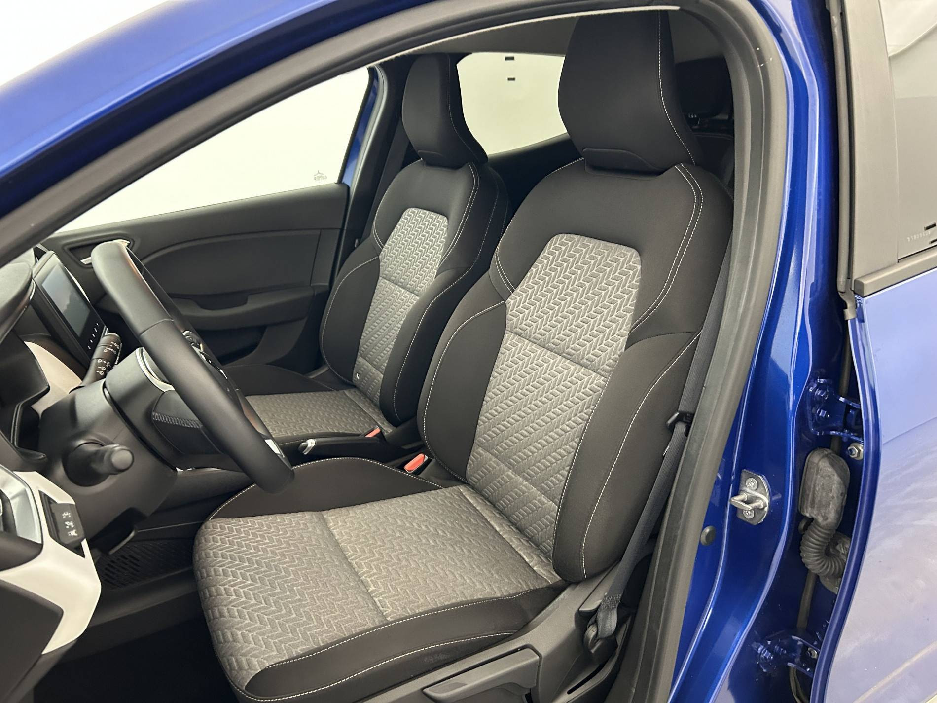 Vente en ligne Renault Clio 5 Clio E-Tech full hybrid 145 au prix de 16 991 €