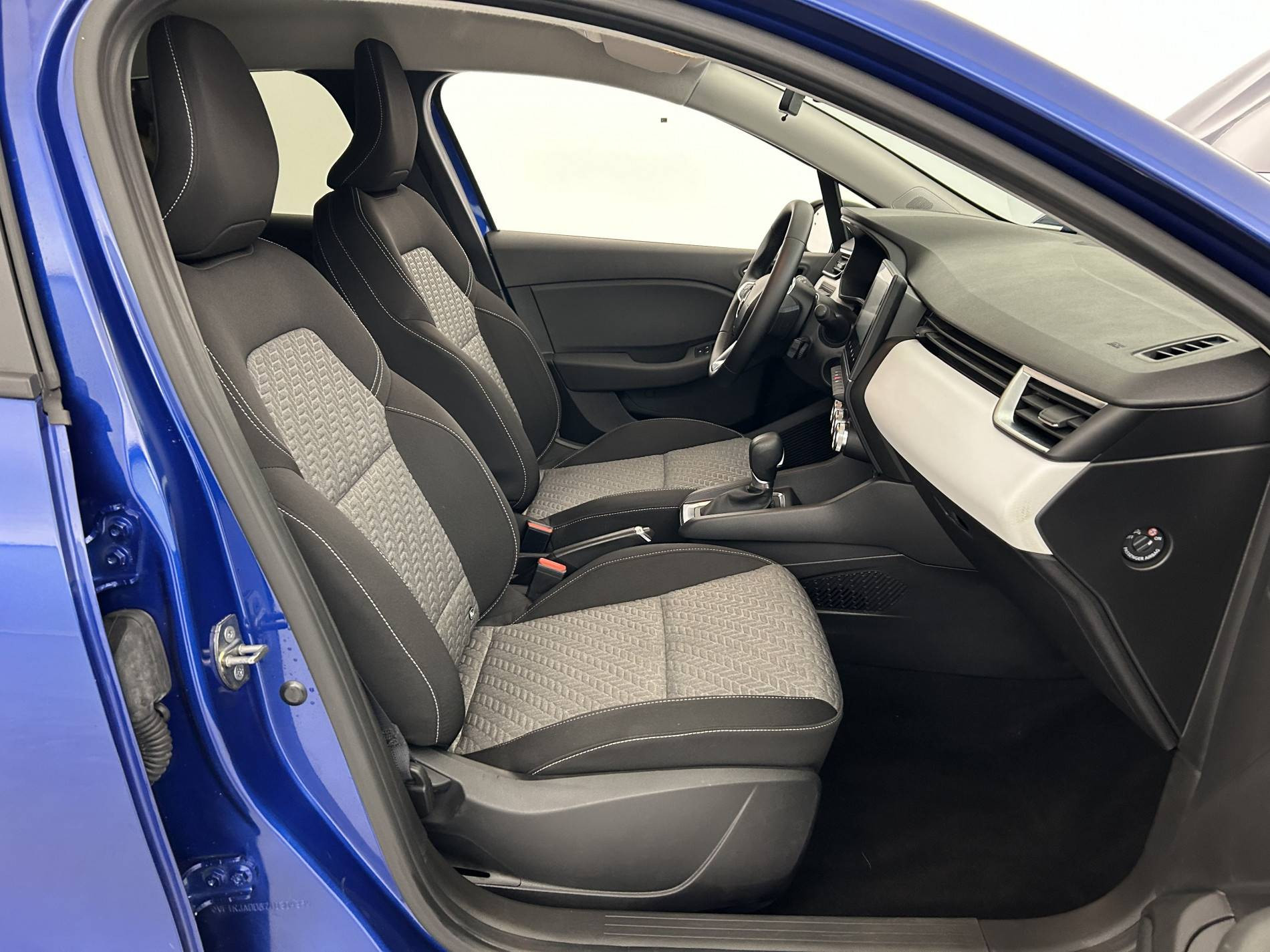 Vente en ligne Renault Clio 5 Clio E-Tech full hybrid 145 au prix de 16 991 €