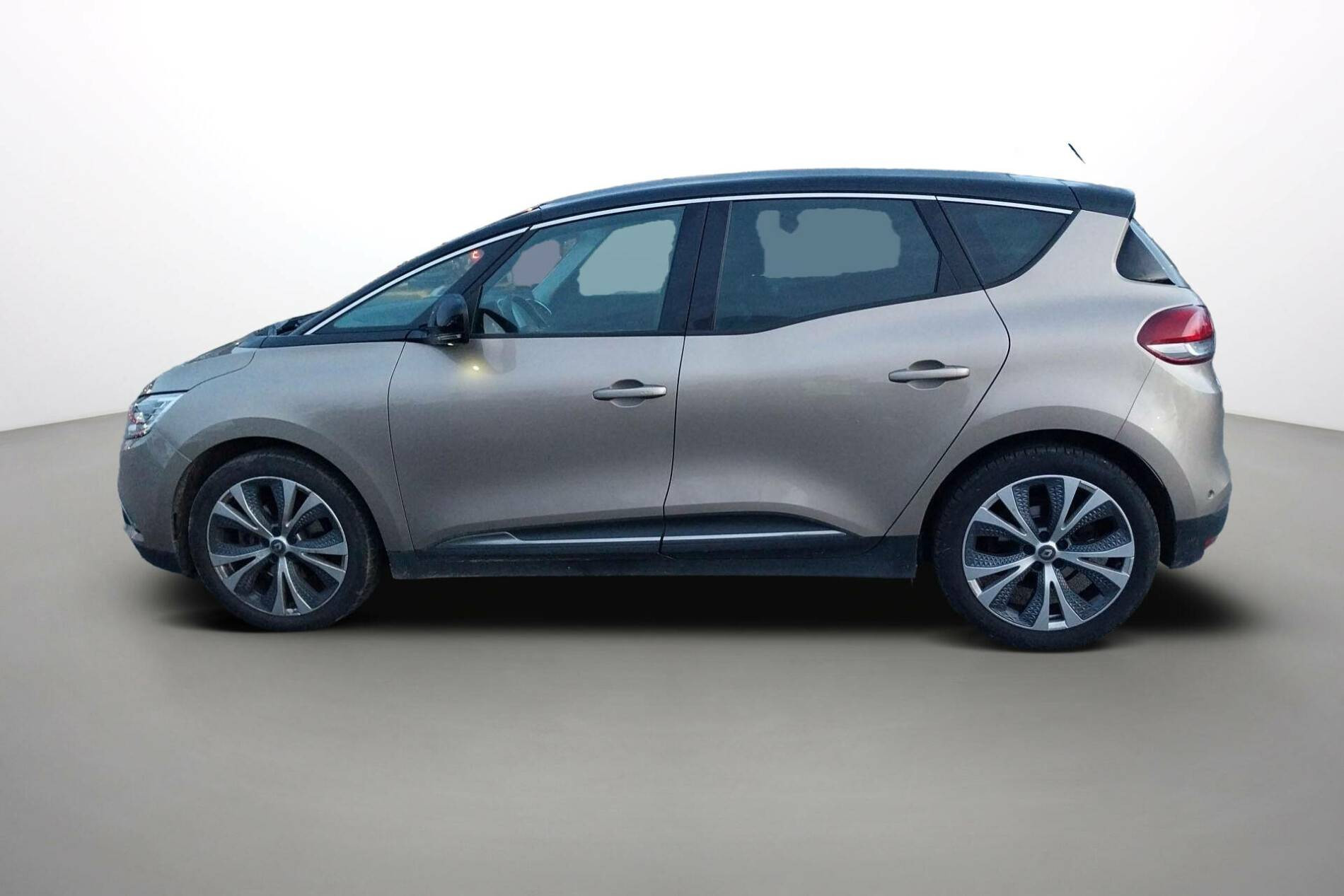 Vente en ligne Renault Scenic 4 Scenic TCe 140 Energy EDC au prix de 16 491 €