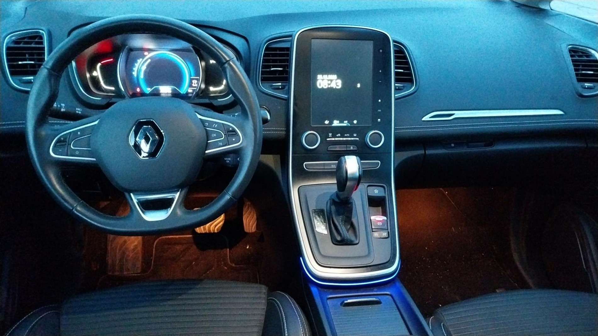 Vente en ligne Renault Scenic 4 Scenic TCe 140 Energy EDC au prix de 16 491 €