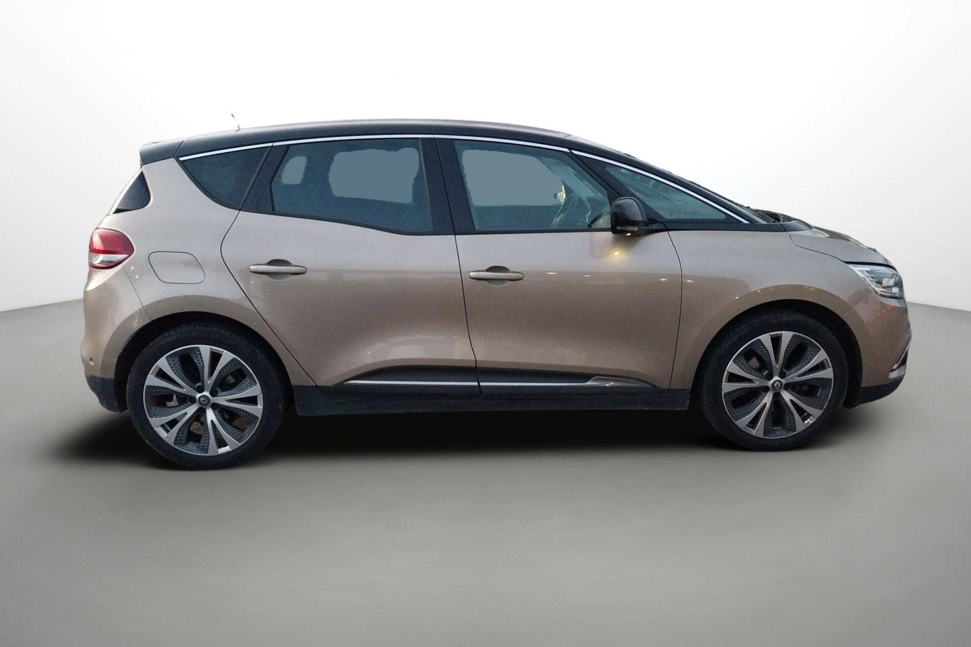 Vente en ligne Renault Scenic 4 Scenic TCe 140 Energy EDC au prix de 16 491 €