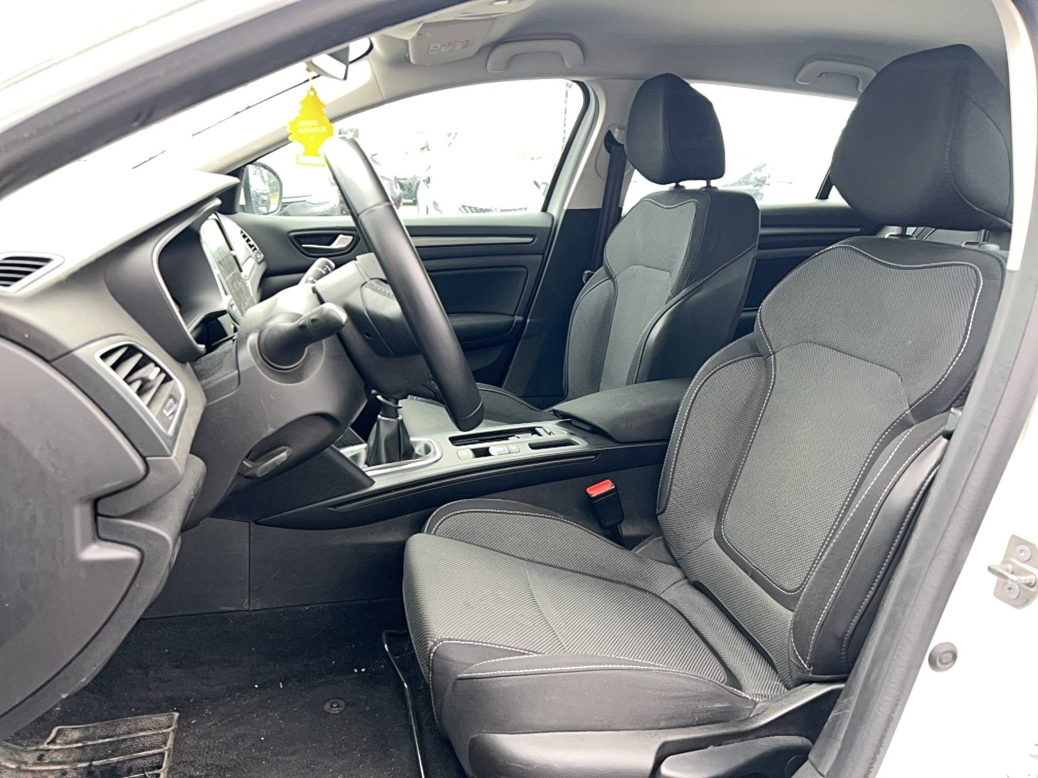 Vente en ligne Renault Megane 4 Estate  Blue dCi 115 au prix de 17 991 €