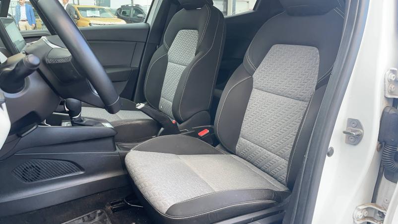 Vente en ligne Renault Clio 5 Clio E-Tech full hybrid 145 au prix de 16 991 €