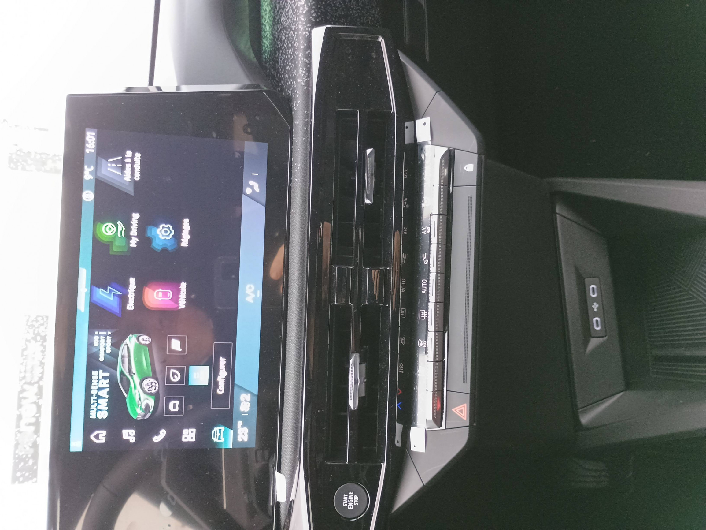 Vente en ligne Renault Clio 6 Clio E-Tech full hybrid 160 ch au prix de 27 000 €