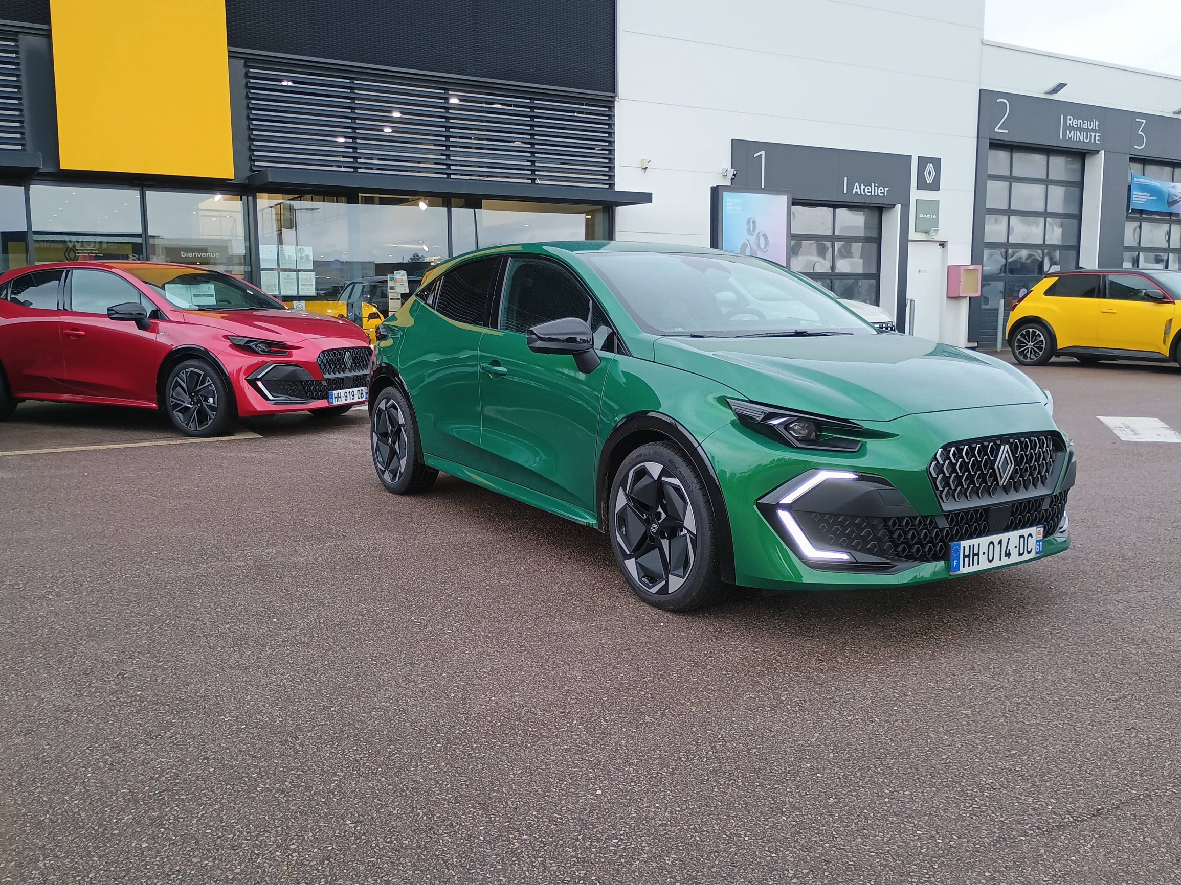 Vente en ligne Renault Clio 6 Clio E-Tech full hybrid 160 ch au prix de 27 000 €