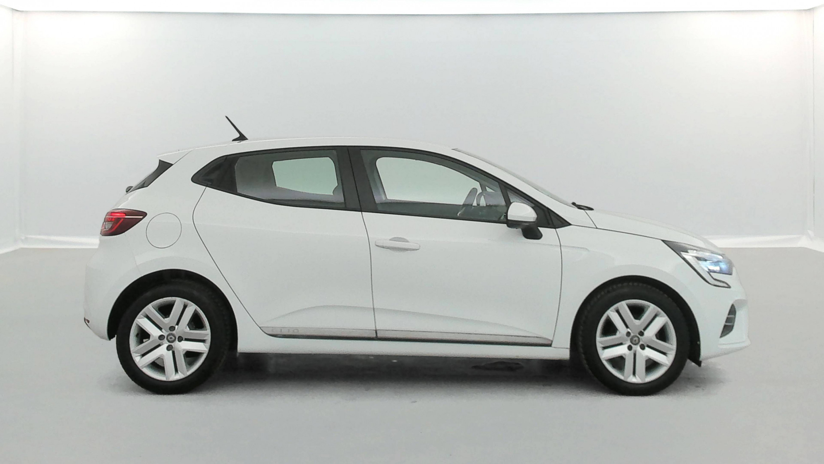 Vente en ligne Renault Clio 5 Clio TCe 90 - 21 au prix de 12 491 €