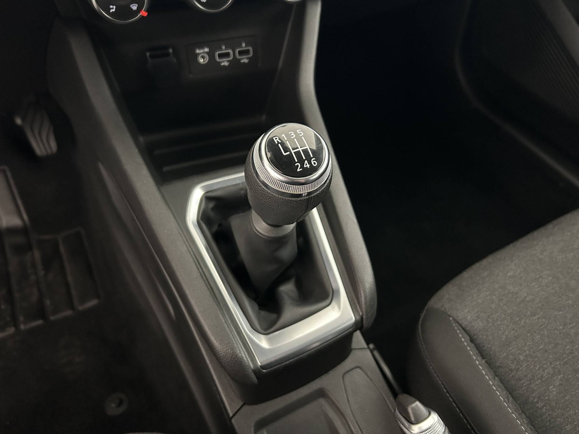 Vente en ligne Renault Clio 5 Clio TCe 90 - 21 au prix de 12 491 €