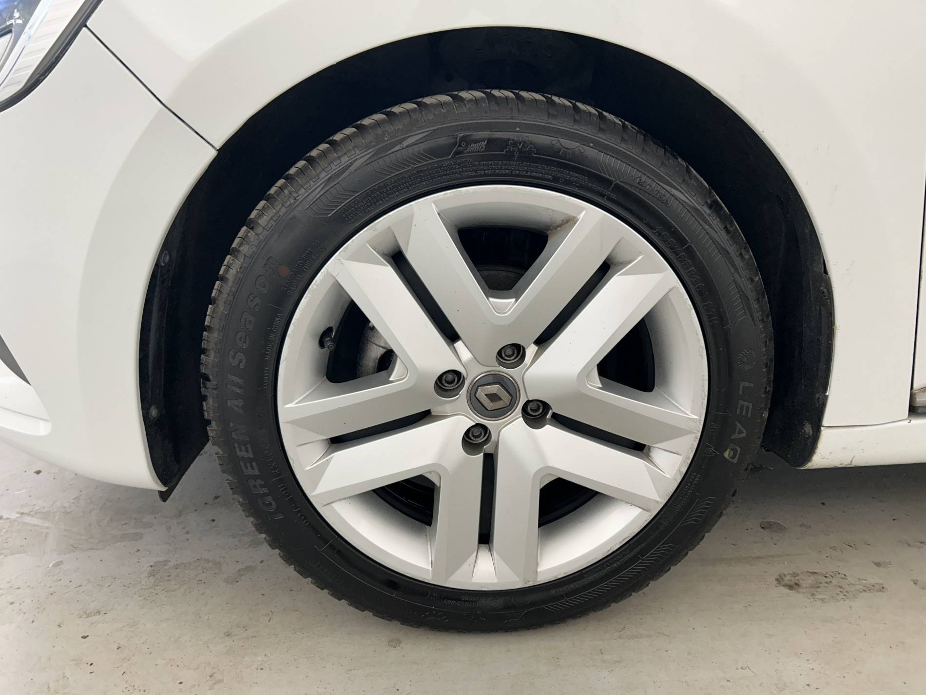 Vente en ligne Renault Clio 5 Clio TCe 90 - 21 au prix de 12 491 €